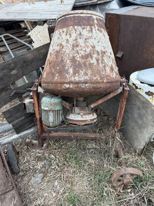 Продам бетонамешалку