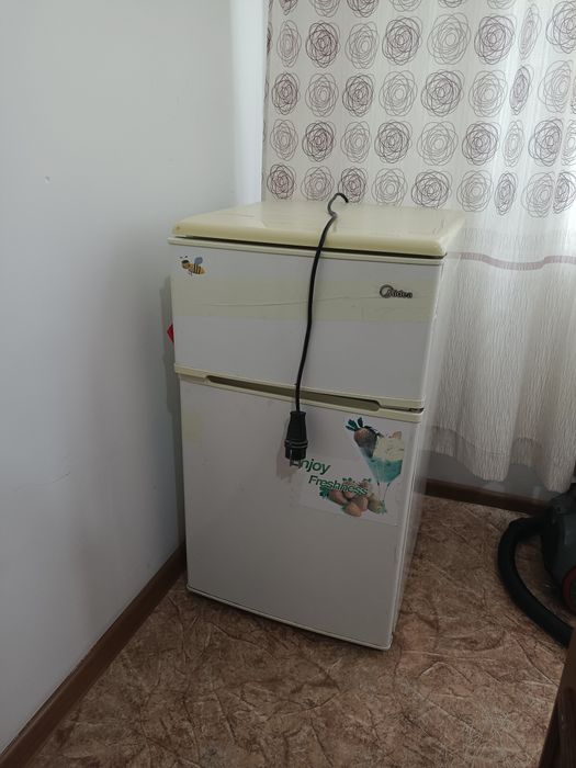 Маленький холодильник