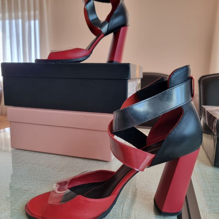 Продаю босоножки