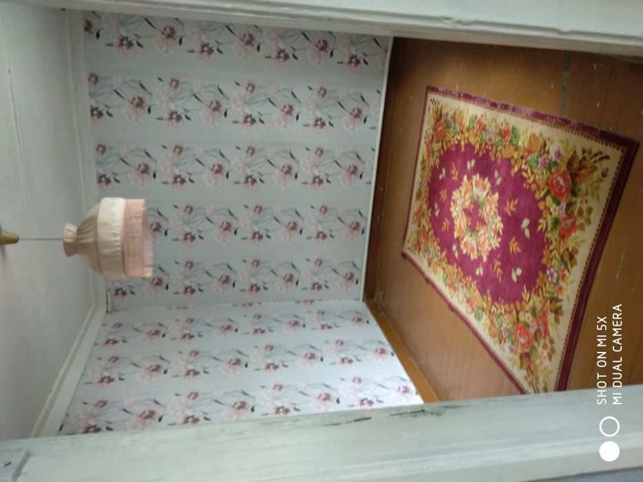 Продам спутник3 2ком 1этаж 2этажки дерево среднее состояние