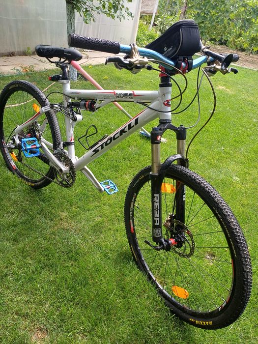 Bicicleta roți 26" cu frâne hidraulice,full suspensie.