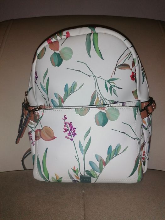 Раница Parfois нова