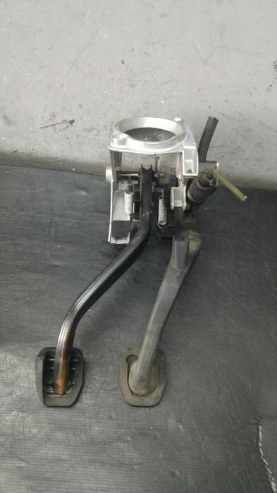 Ansamblu pedalier bmw seria 1 e81 e87 seria 3 e90 120 d 35316761310 678711 42322403 350067516650