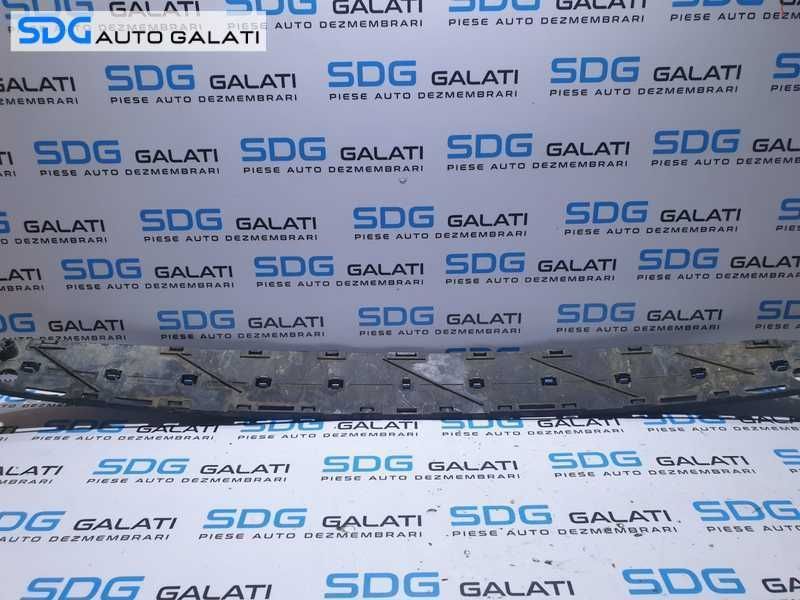 Ornament Grila Central Bara Fata Mercedes Benz Clasa C W203 2000 - 2007