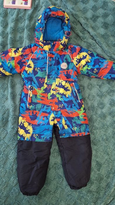 Продам зимний комбинезон р-р 116