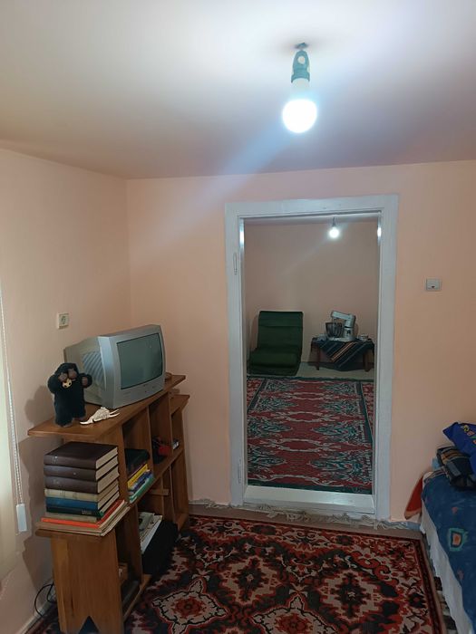 casa de vinzare in com Floresti,sat.Catina,jud Prahova,4camere,gaze,apa,canalizare ,1450mp pe str principala nu are baie,15 km  MORENI,15km CAMPINA,