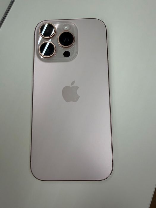 Iphone 16 pro gold