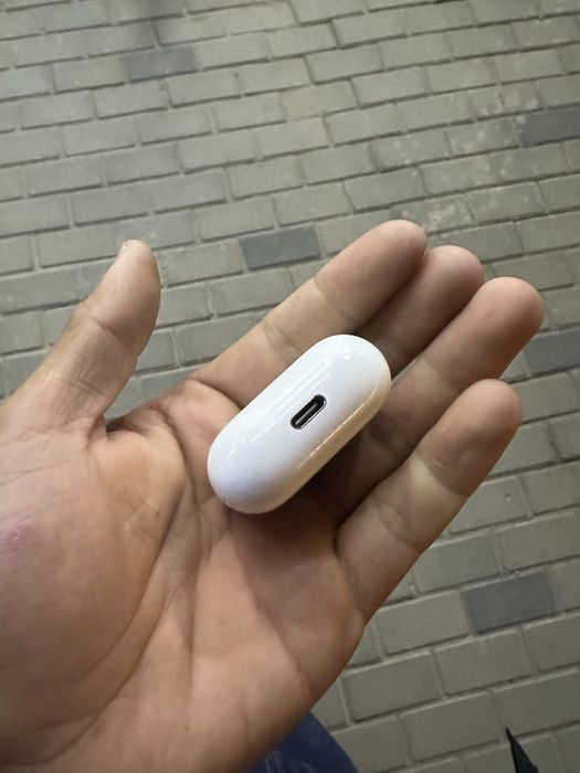 Продам AirPods 4