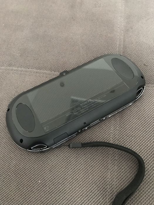 Продам PS Vita (3G/Wi-Fi)