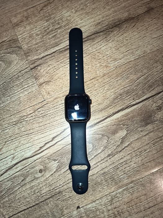 Vând Apple Watch Series 8