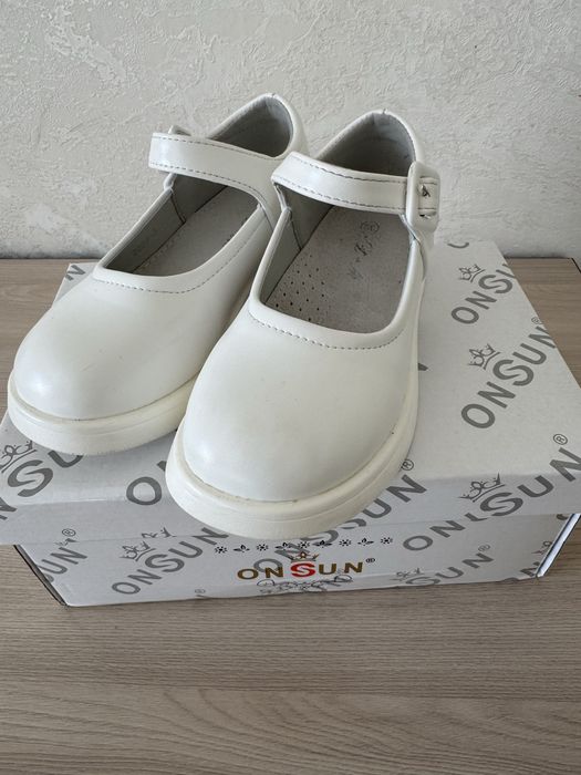 Продам туфли для девочки