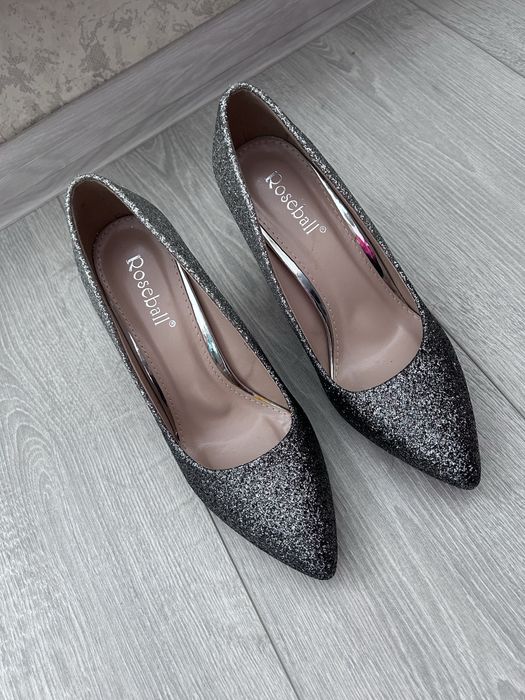 Туфли. Туфли с красной подошвой. Сапоги. Ботинки