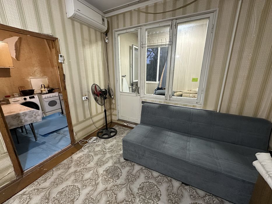 Максим Горький метро, 300. Мебель и техника.