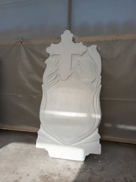Monumente funerare