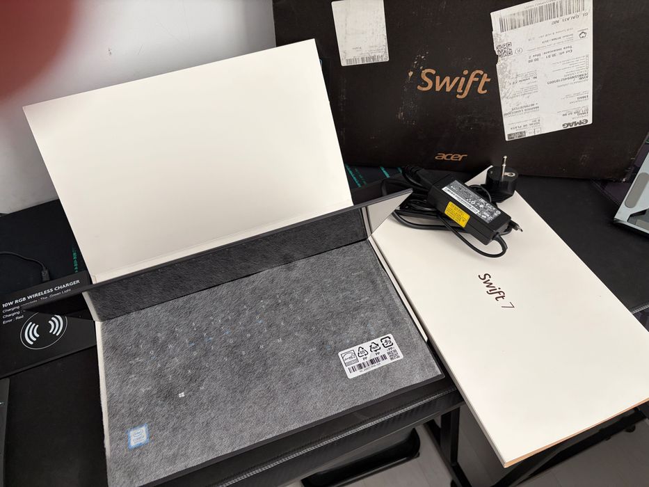 Vand Laptop Acer superslim si superusor, ca nou