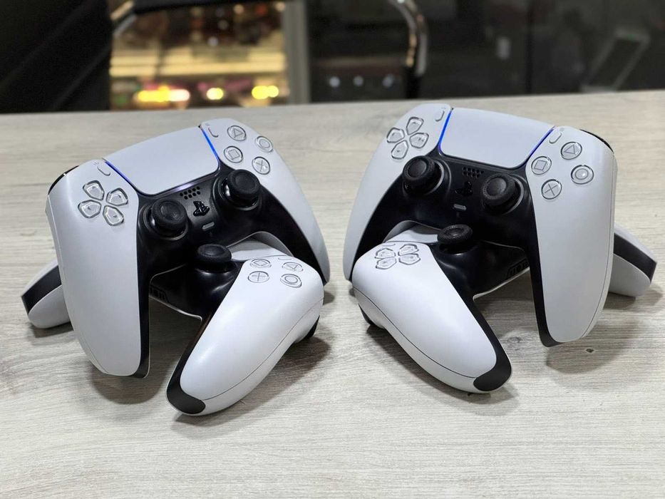 4 броя Playstation 5 Dualsense джойстици