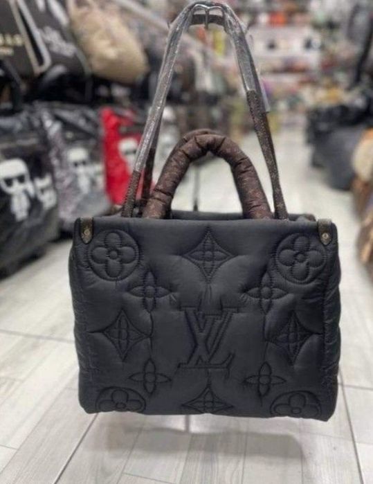 Geanta damă LV,super model, import Franța, material textil, saculet, etichetă