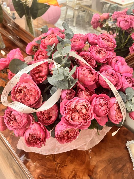 Цветы розы пионовидные