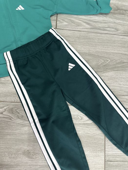 Trening adidas ca si nou