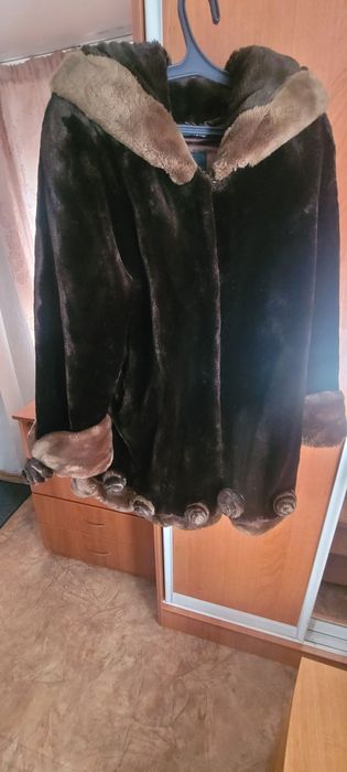 Шубу красивую продам