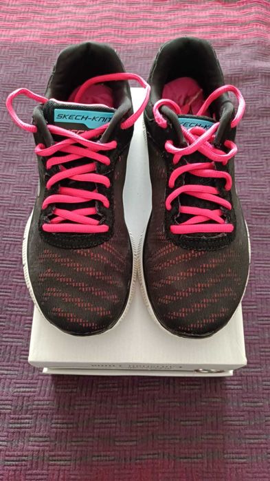 Adidasi Skechers super comozi 37