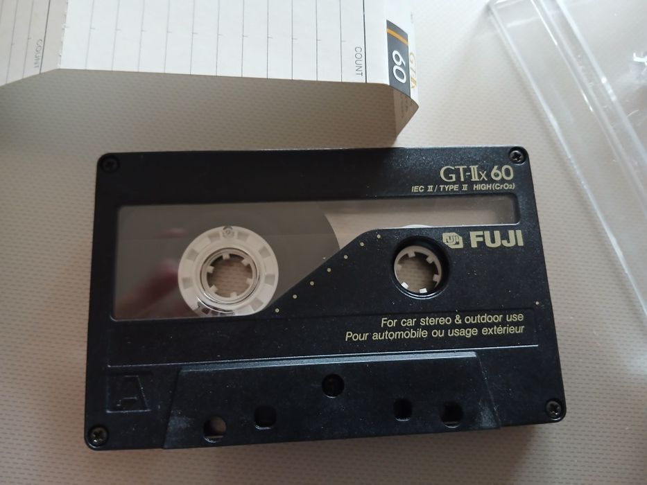 Două casete audio nescrise, stare foarte bună. TDK și FUJI