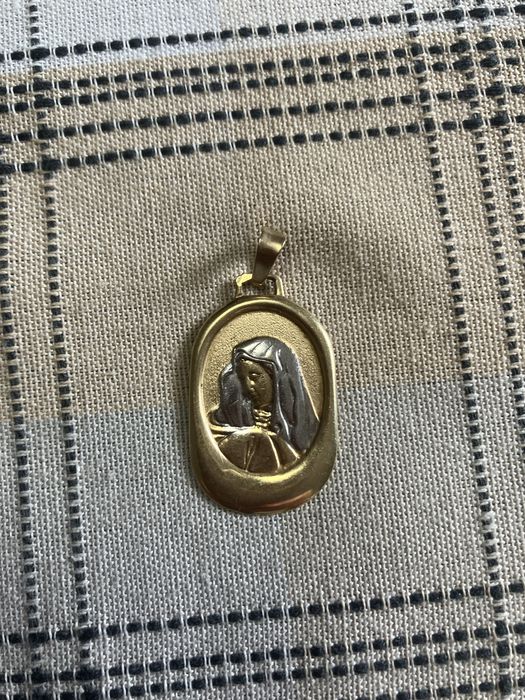 Златна висуска Богородица 14к.,3,23гр.