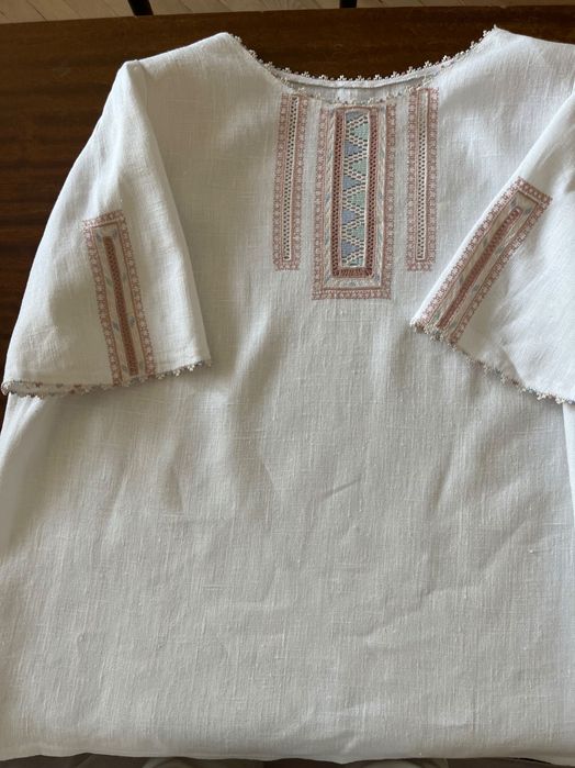 Блуза  с бродерия ръчна изработка