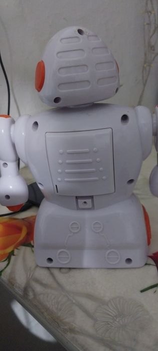Робот говорящий,