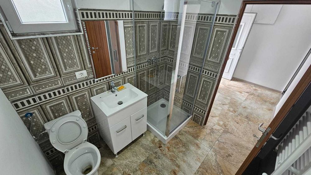 Inchiriez casa in sag sau camere separat - pretabil pentru muncitori