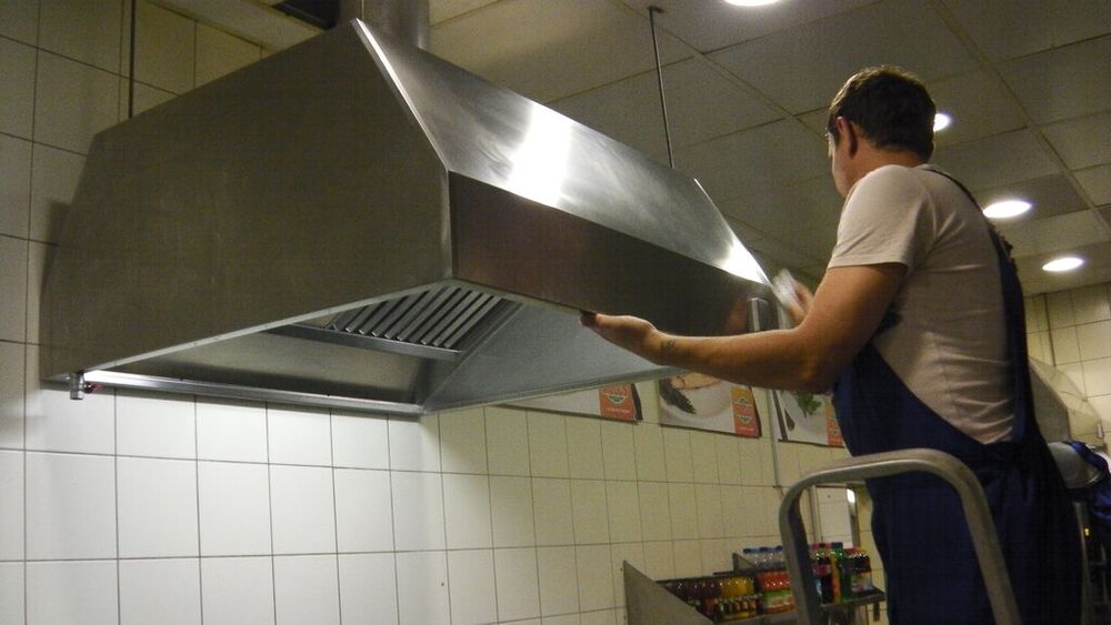 Профессиональная чистка дымоходов и вентиляции в общепите