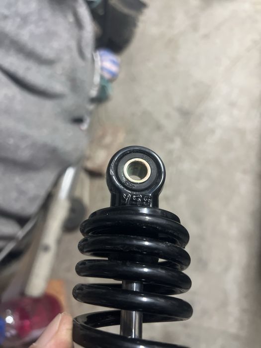 Амортисьор за скутер нови единия е в кутия