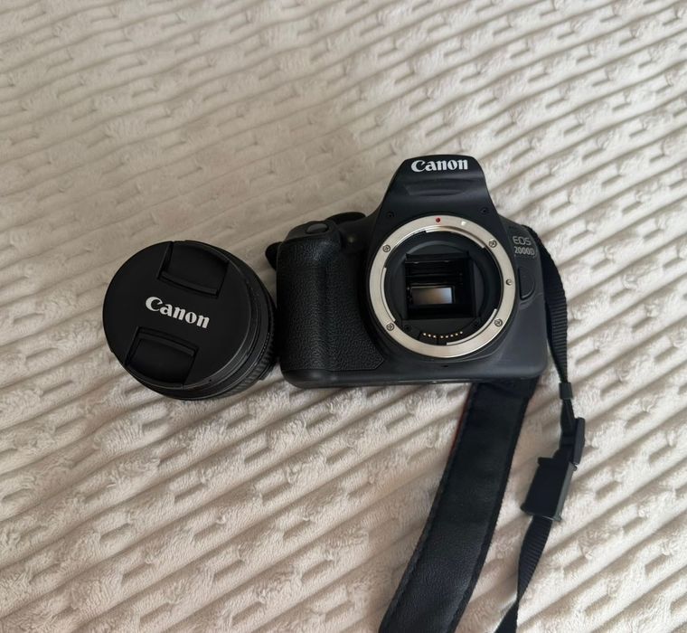 Canon EOS2000D Продам