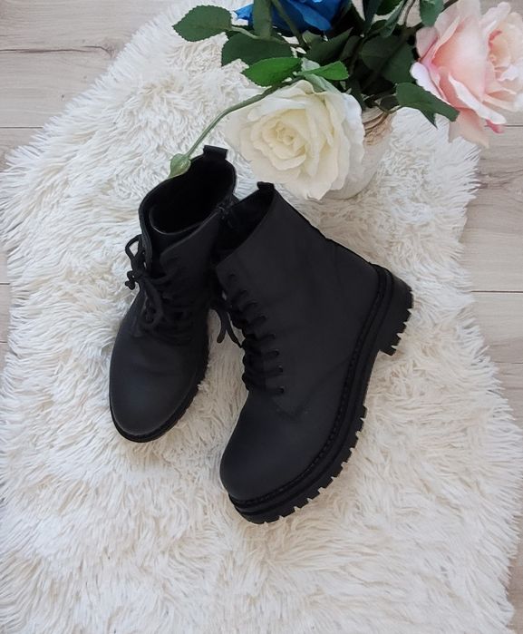 Черни боти естествена кожа MANIFELD, бежови ботуши челси,  черни кубин