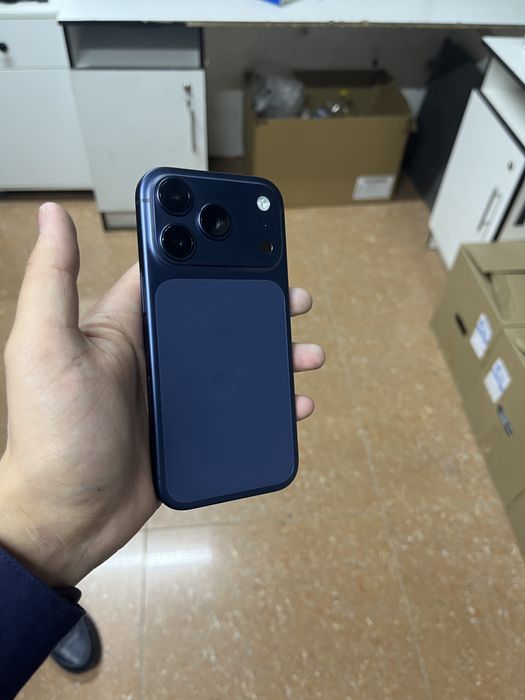 Iphone 17 pro 256гб почти новый
