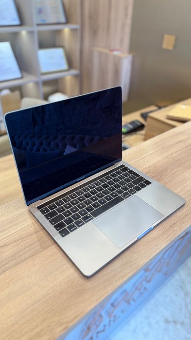 MacBook Pro 13”, i7 / 16GB RAM / 256 GB SSD