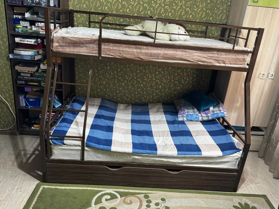 Кровать двухъярусная