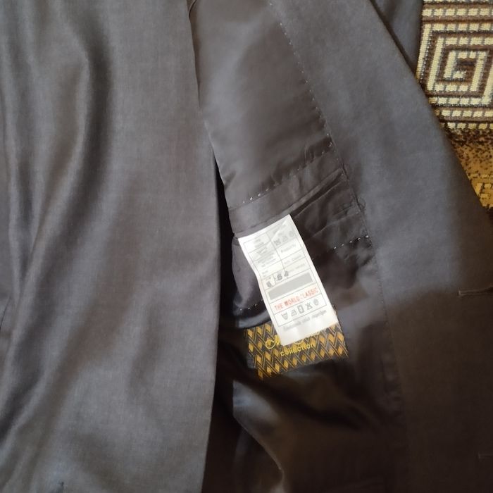 Продается костюм.