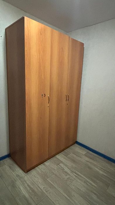 Продам шкаф настенный