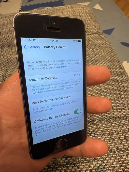 Iphone 5 SE gray 32 gb 84 % baterie impecabil