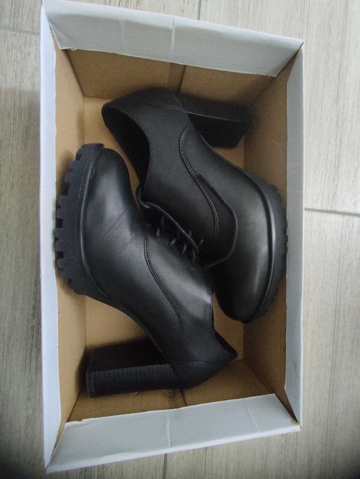 Кожени дамски обувки номер 38