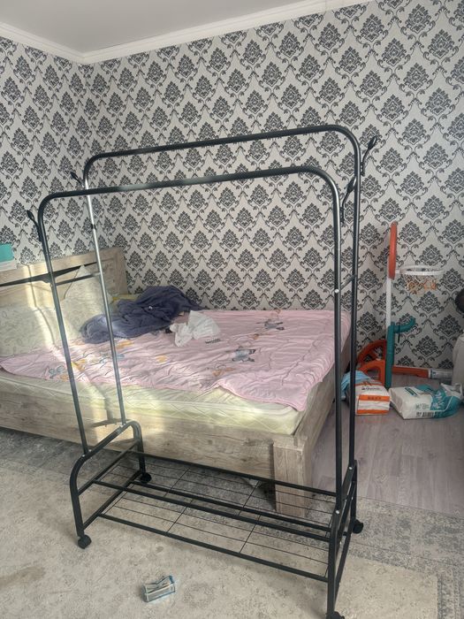 Стойка для одежды на колесиках