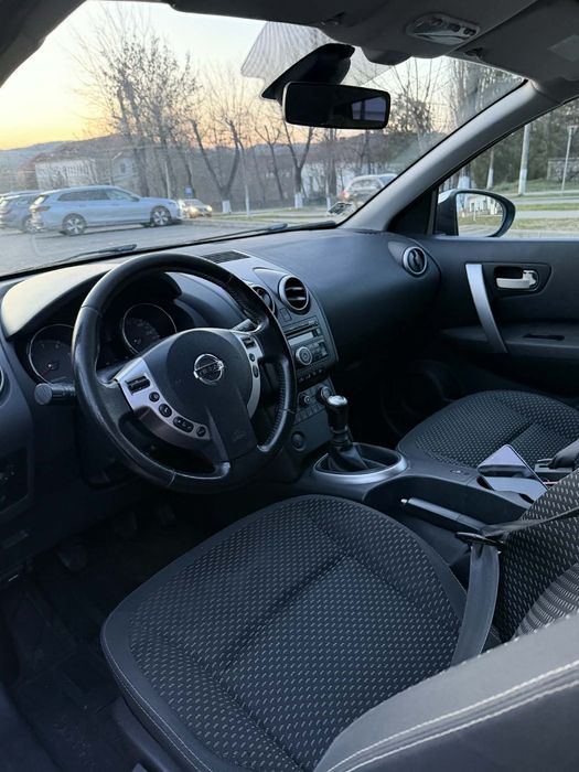Vând nissan Qashqai