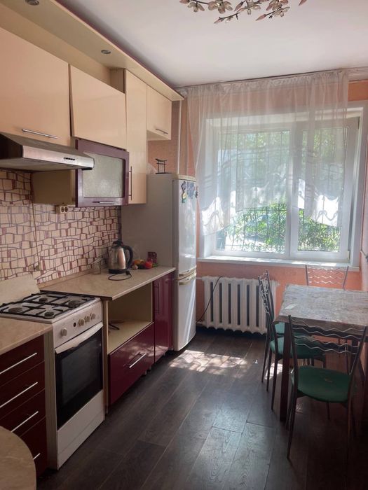 Продам 4 комн квартиру