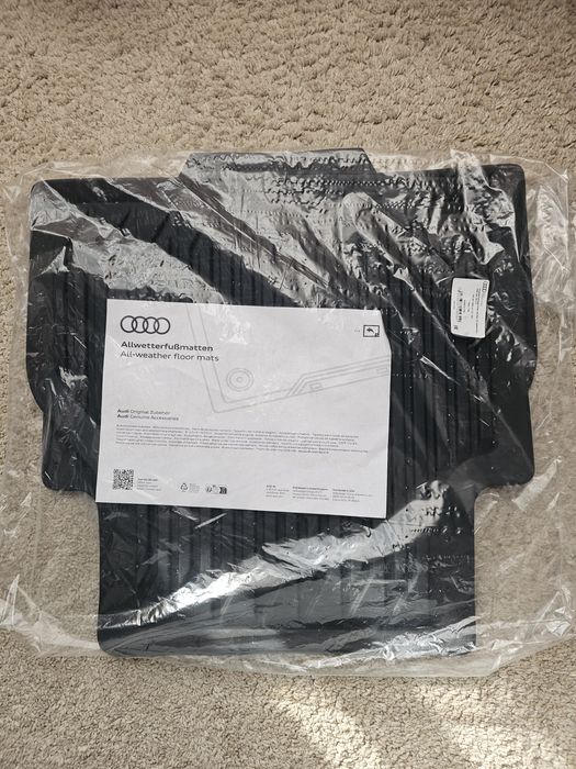Продавам оригинални гумени стелки за Ауди А6 С8, Ауди А7