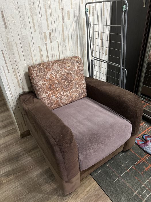 Диван раскладной и кресло