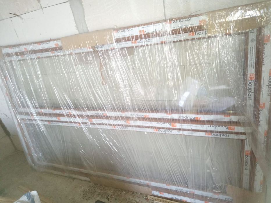 Vând ușă cu sticlă balcon și geam noi,culoare maro stejar.Usa dimensiune 210 înălțime pe 125 lățime,iar geamul 110 înălțime pe 120 lățime
