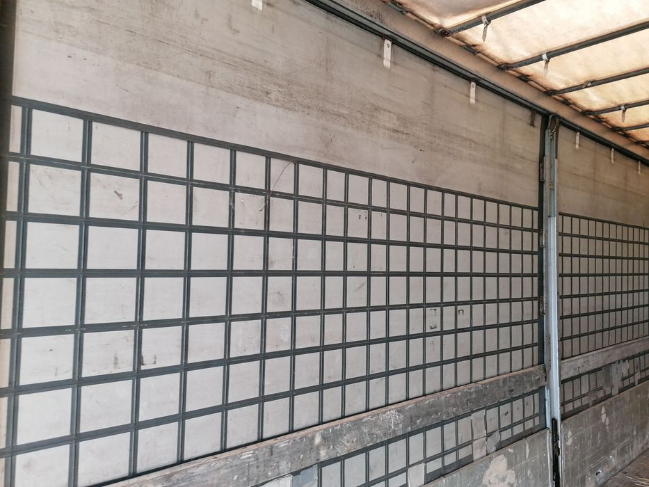 Schmitz cu obloane și prelata perdea