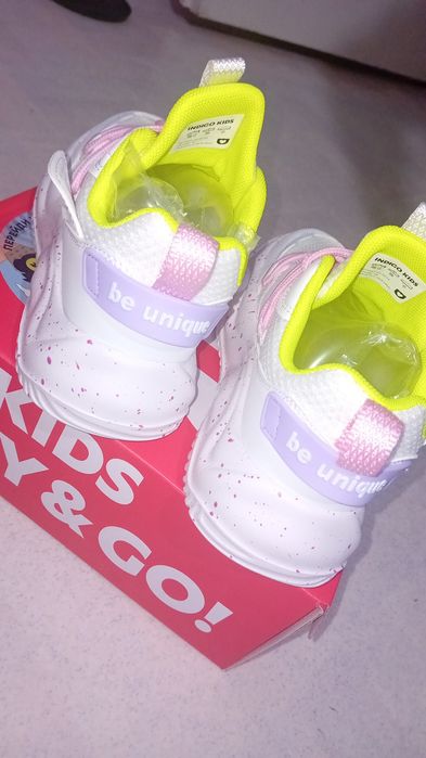 Срочно продам детские кроссовки