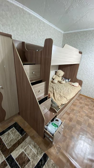 Продам стенку в комнату